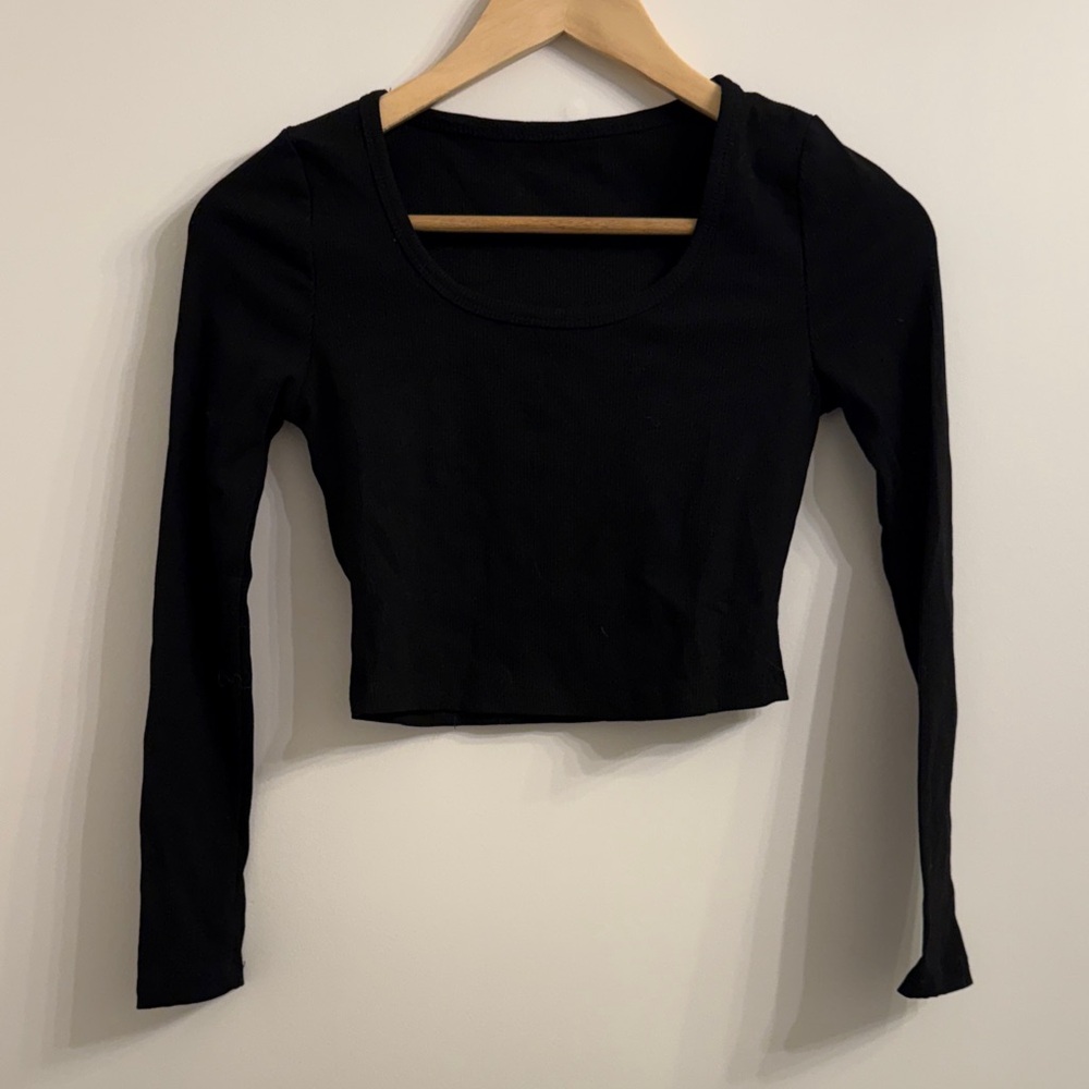 ⭐️NWOT black ribbed crop top